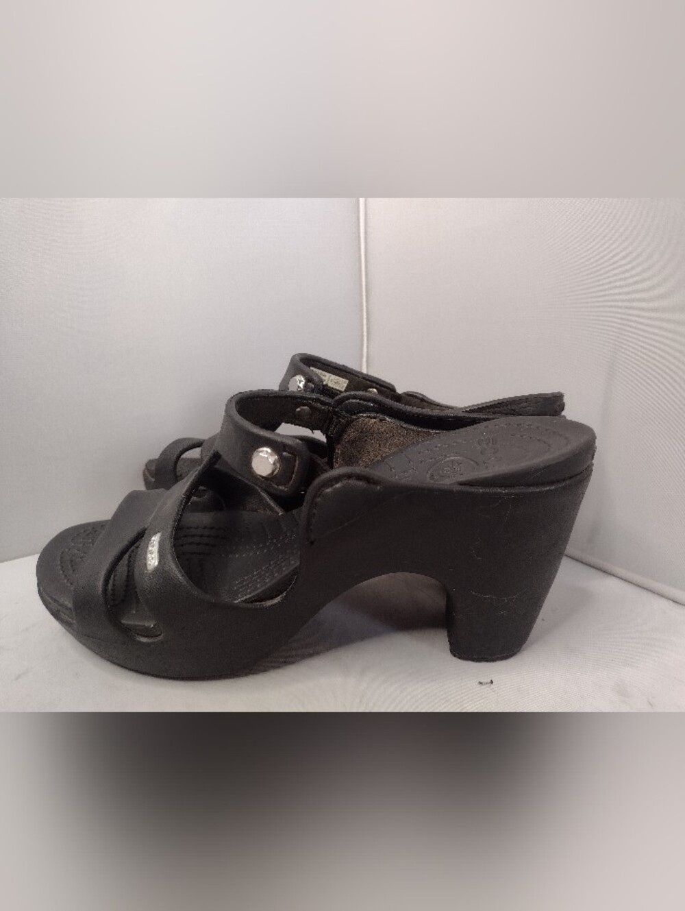 Crocs Cyprus V Heels Sandals Womens Size 8 Black Chunky Comfort B6